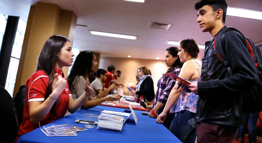 lares student signing up for fellowship